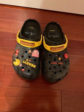 Pac-Man Crocs - Men’s size 8/Women’s size 10
